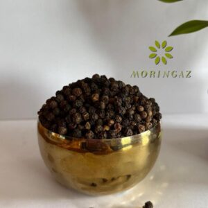 Whole black peppercorns in a bowl with mortar and pestle – pure, unadulterated black pepper for enhanced flavor and health benefits.