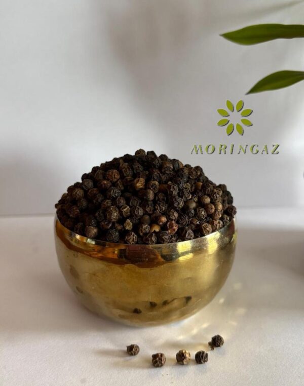 Whole black peppercorns in a bowl with mortar and pestle – pure, unadulterated black pepper for enhanced flavor and health benefits.